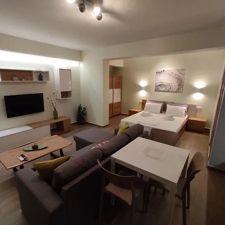Aliki's 1 Apartment