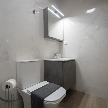 Aliki's 1 Apartment *